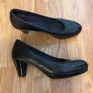 VANELi Classic Black Genuine Leather Round Toe Pumps Size 7.5